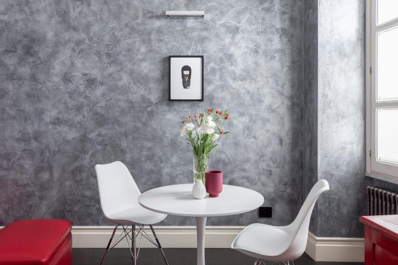 Iflat A Sparkle Of Red In Trastevere 로마 외부 사진